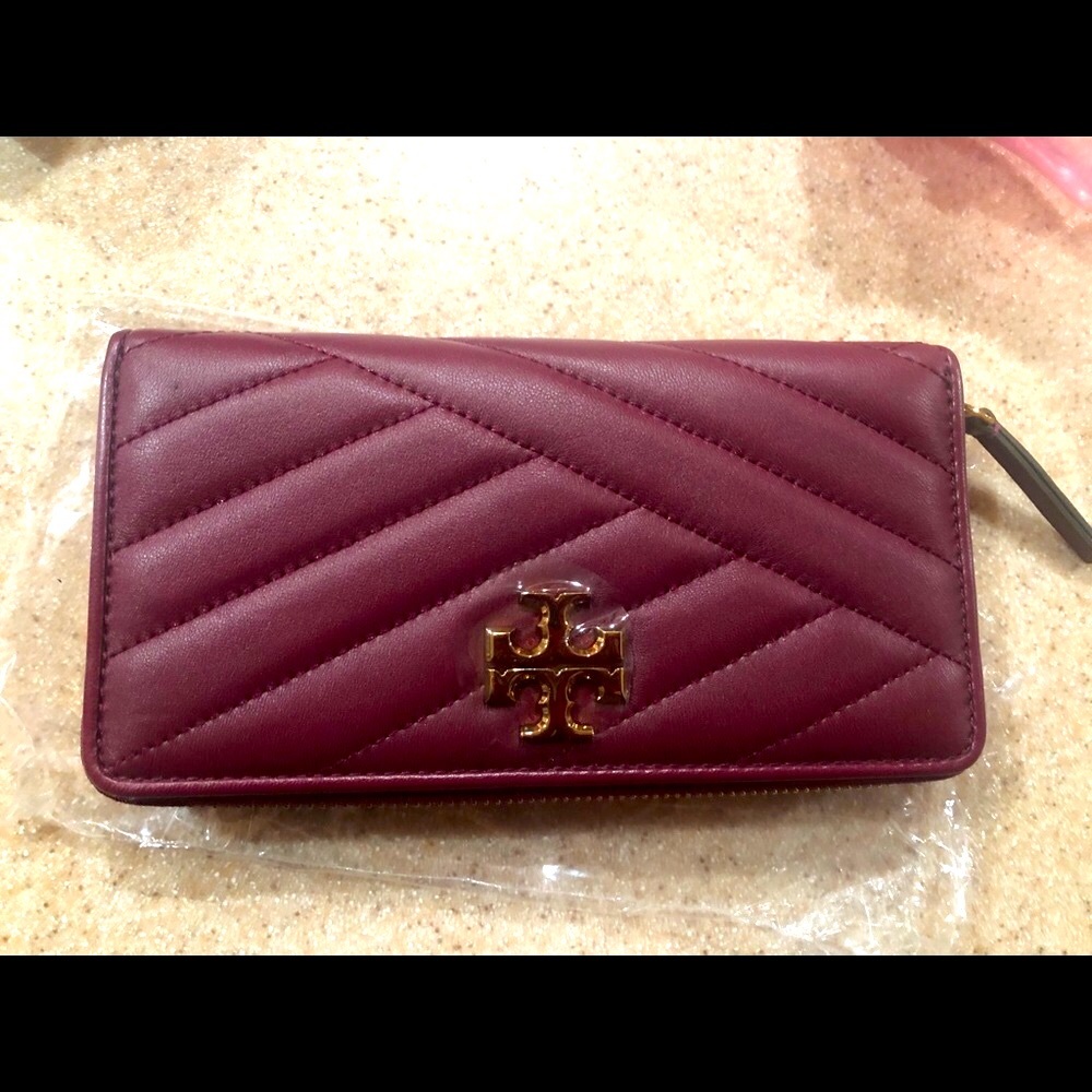 Tory Burch Kira wallet in Imperial Garnet - Picture 2 of 9